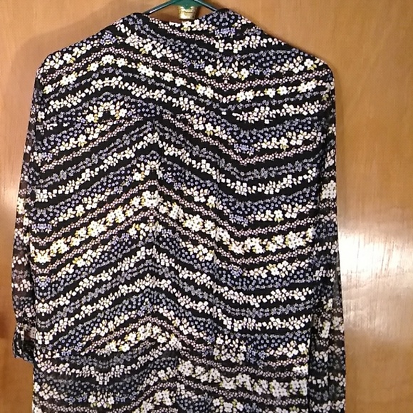 CANDIE'S SIMETRIC FLORAL  BOTTOM DOWN SHIRT - Picture 8 of 8